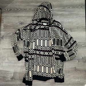 LA HEARTS SPLIT HEM SWEATER